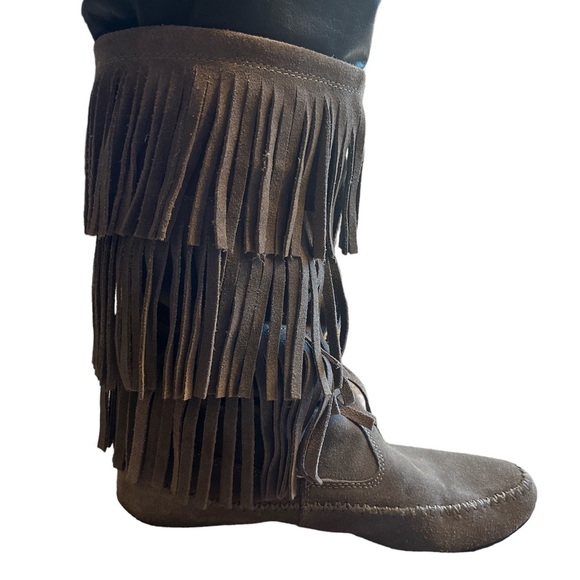 Suede fringe moccasin-style boots in great condition - Picture 3 of 14